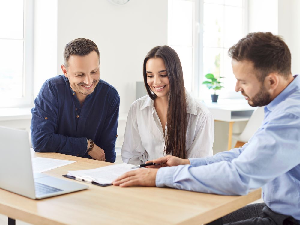 Un servizio dedicato per chi acquista una nuova abitazione Rossi e deve vendere quella attuale: più semplicità, più fiducia, meno pensieri.